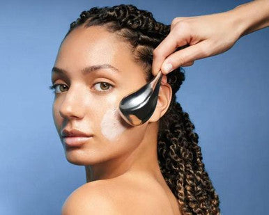 HYDRA GLOW  [ comfort zone ]